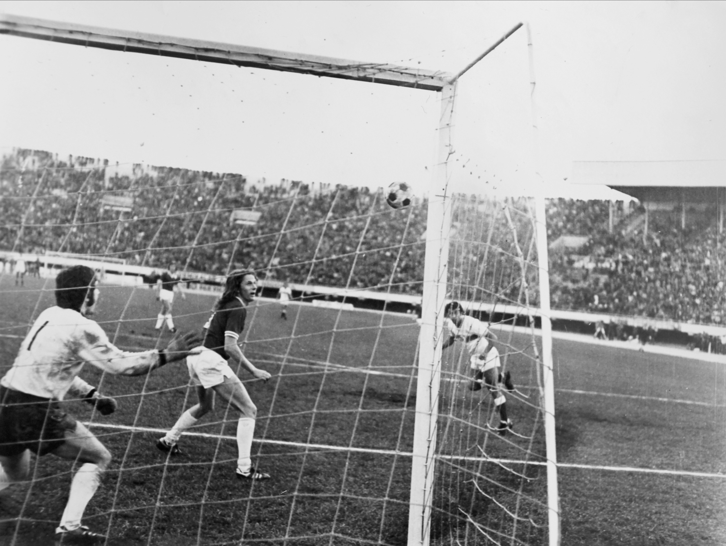 Mehmet Oğuz'un 1 Aralık 1974'te İzmir Atatürk Stadı'nda oynanan maçta İsviçre'ye attığı galibiyet golü.