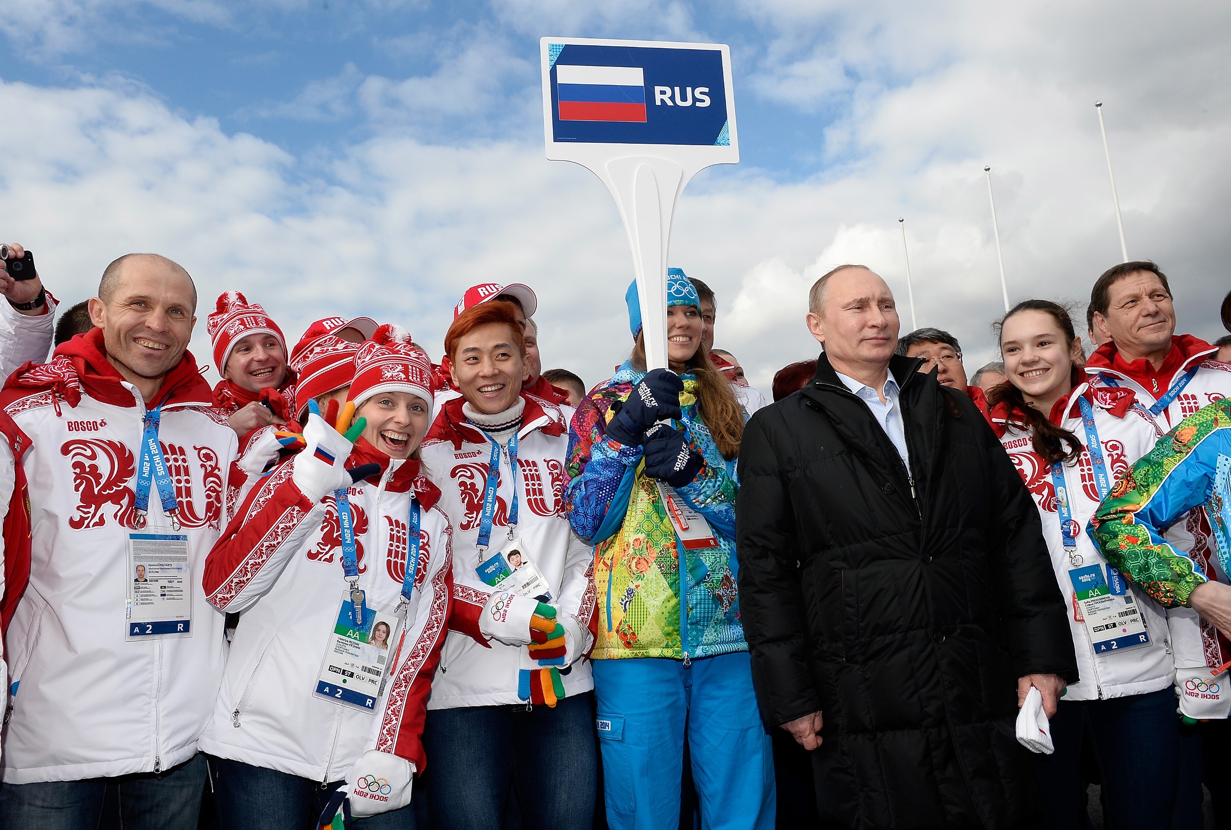 Rusya Devlet Başkanı Vladimir Putin, Soçi'deki oyunlarda Rus sporcularla birlikte