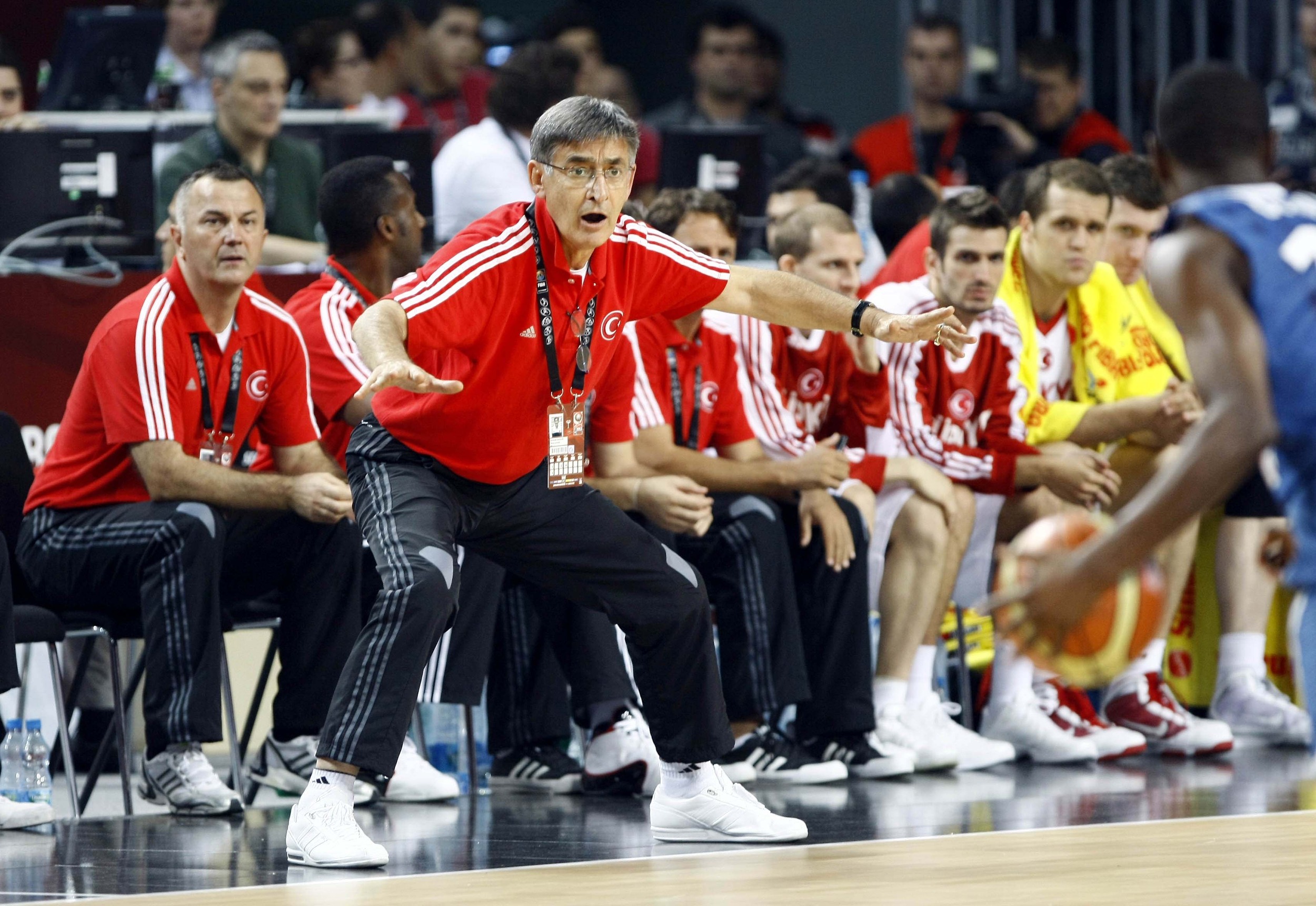 "2010’da oyuncular muhtemelen bana sevgilerini de göstermek için her söylediğime uydular. Her dediğimi yaptılar." -Bogdan Tanjevic