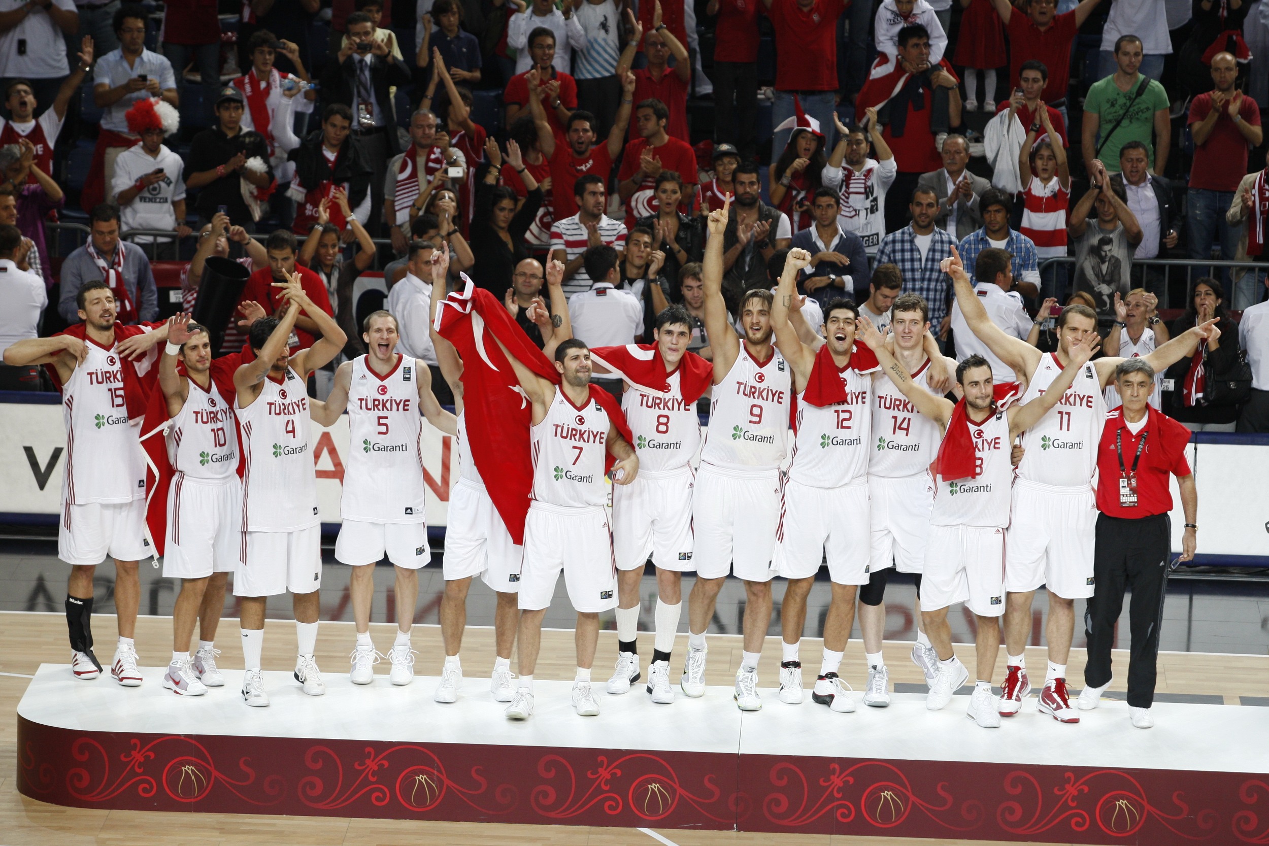 2010'da ülkemizde düzenlenen dünya şampiyonasında gümüş madalya alan A Milli Takım.