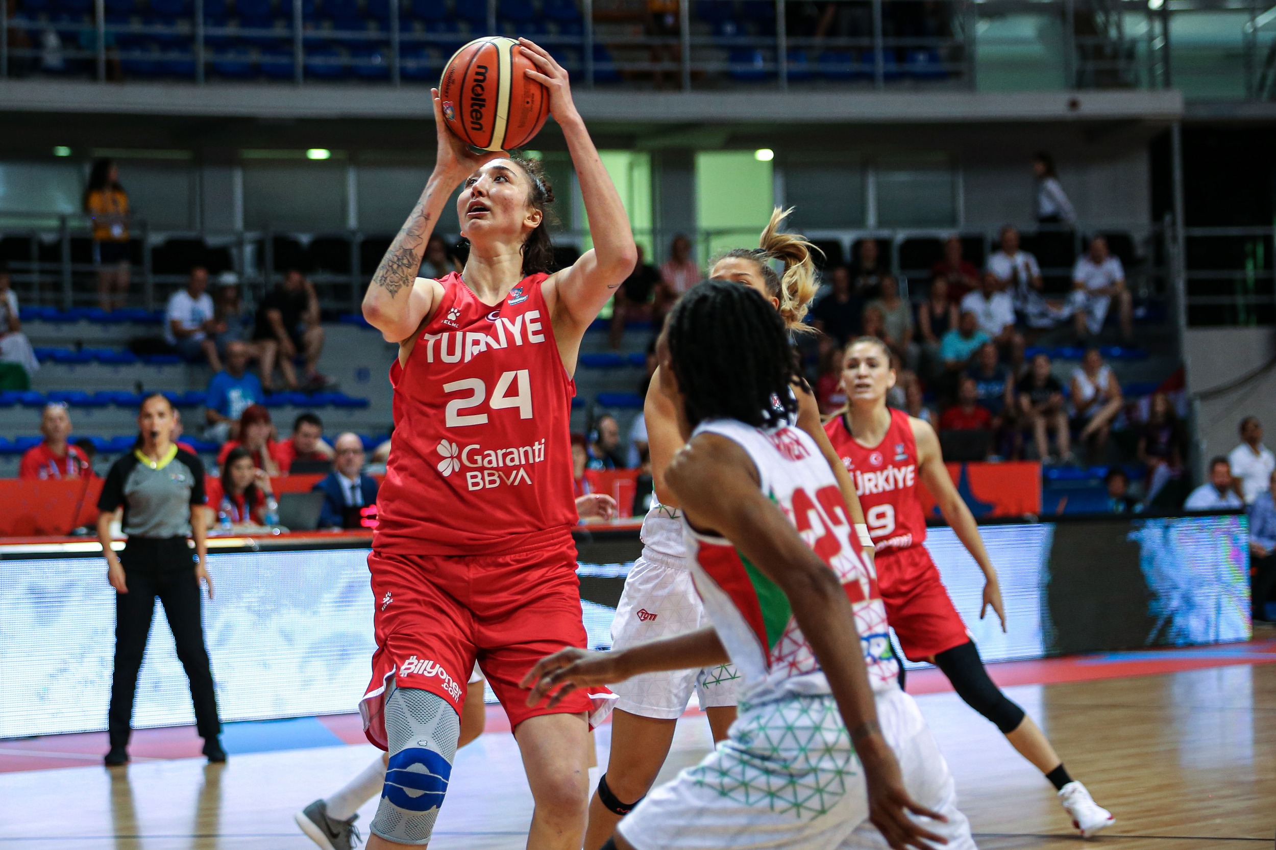 "Kadın basketbolunda pivotu tek bir kalıba sığdırmak doğru olmaz. Hedefim her plana adapte olabilmek."