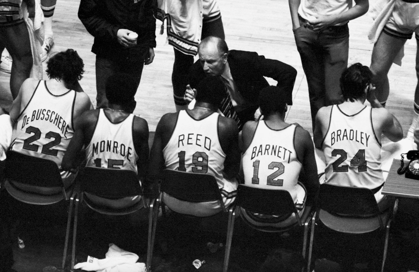 Dave DeBusschere, Earl Monroe, Willis Reed, Dick Barnett, Bill Bradley ve koç Red Holzman