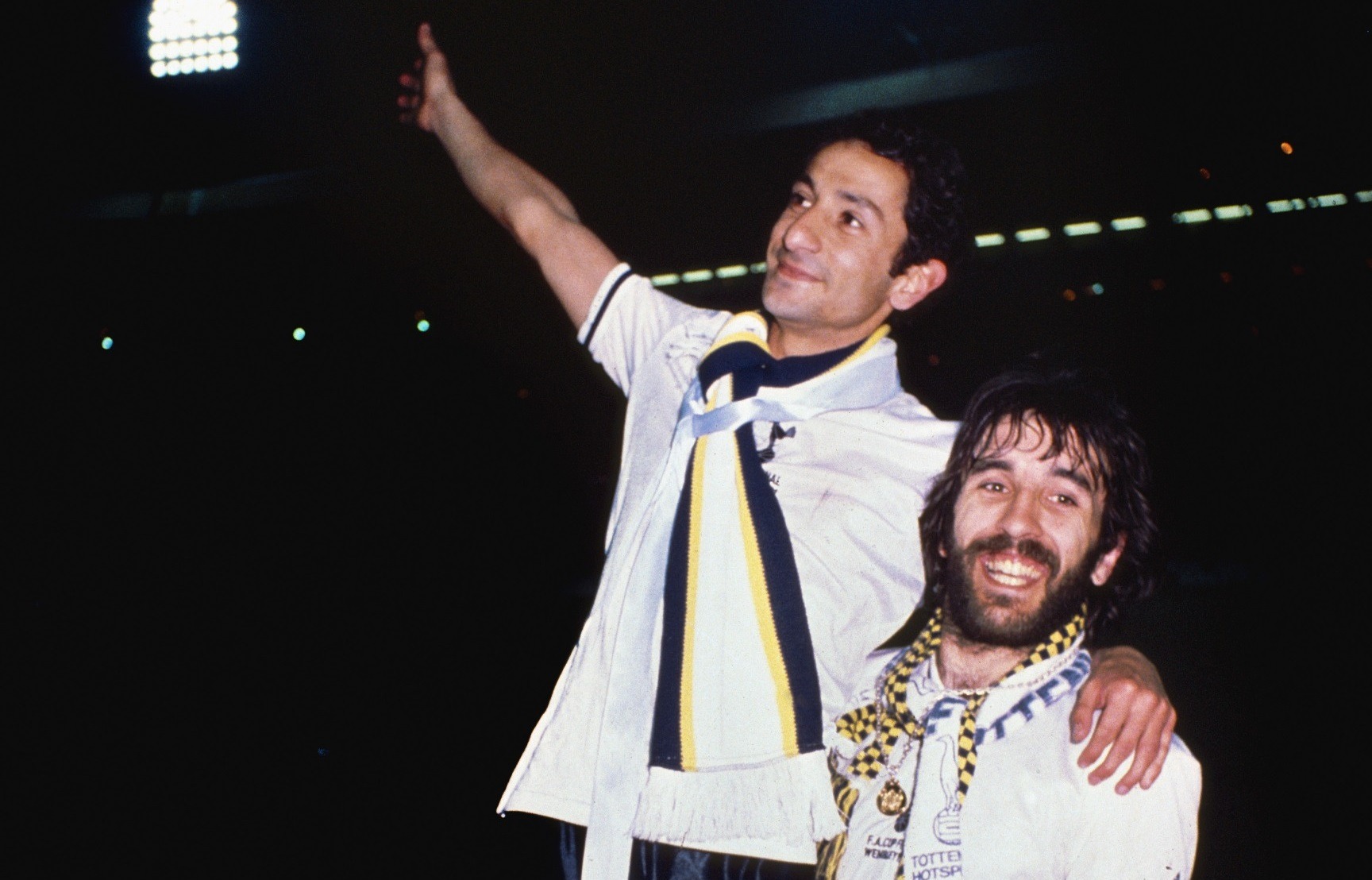 Osvaldo Ardiles ve Ricky Villa