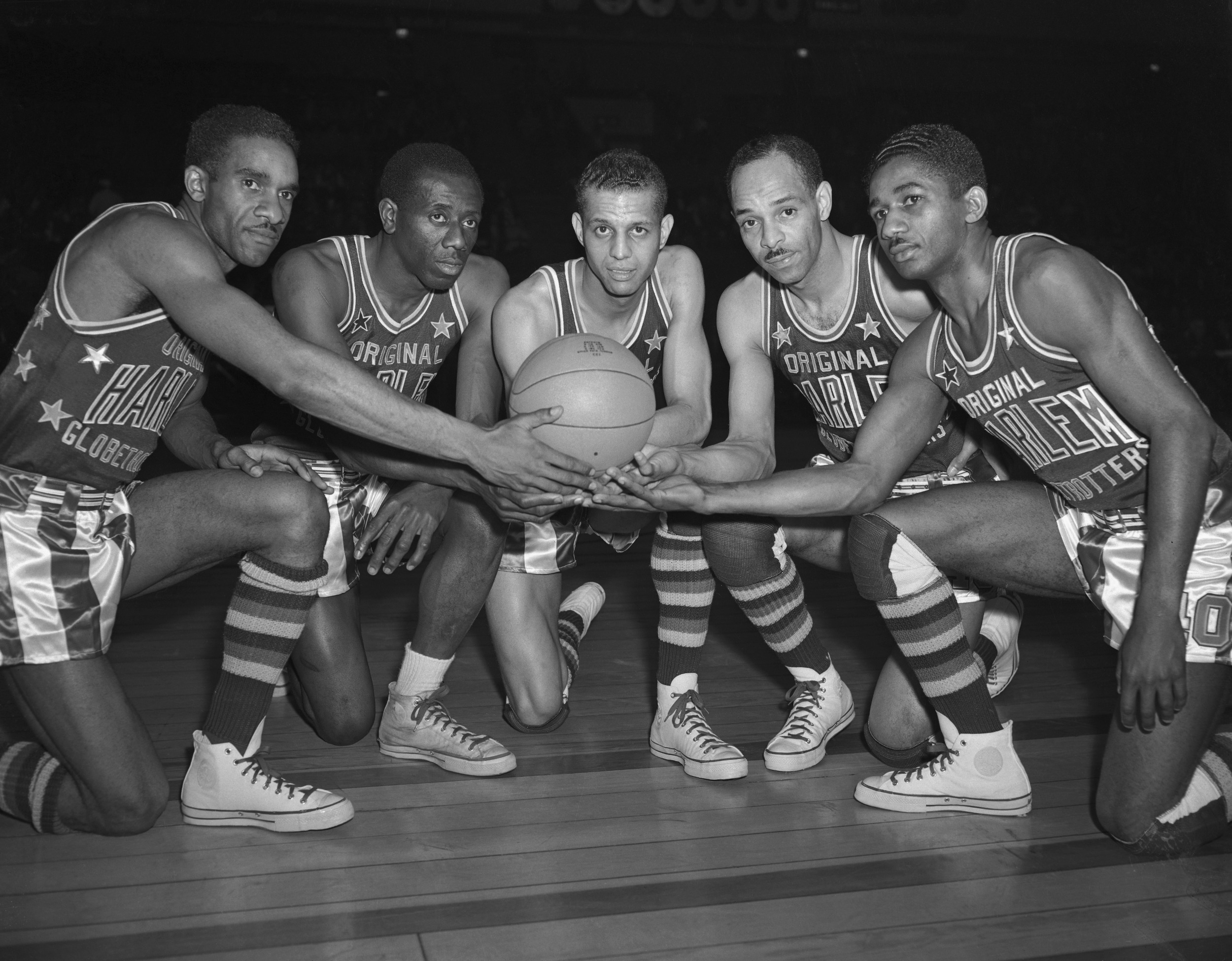 Harlem ballin. Гарлем глобтроттерс баскетболисты. Команда Harlem Globetrotters. Баскетбольная команда Harlem Globetrotters. Globetrotters команда.