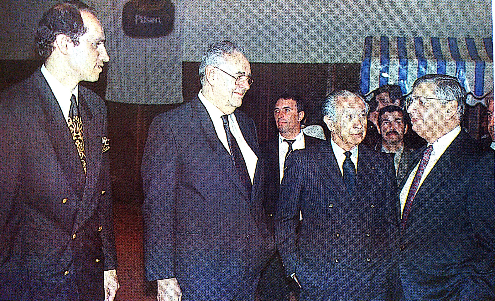 1992'de Efes Pilsen'in verdiği davette Turgay Demirel, Borislav Stankoviç, Juan Antonio Samaranch ve David Stern...