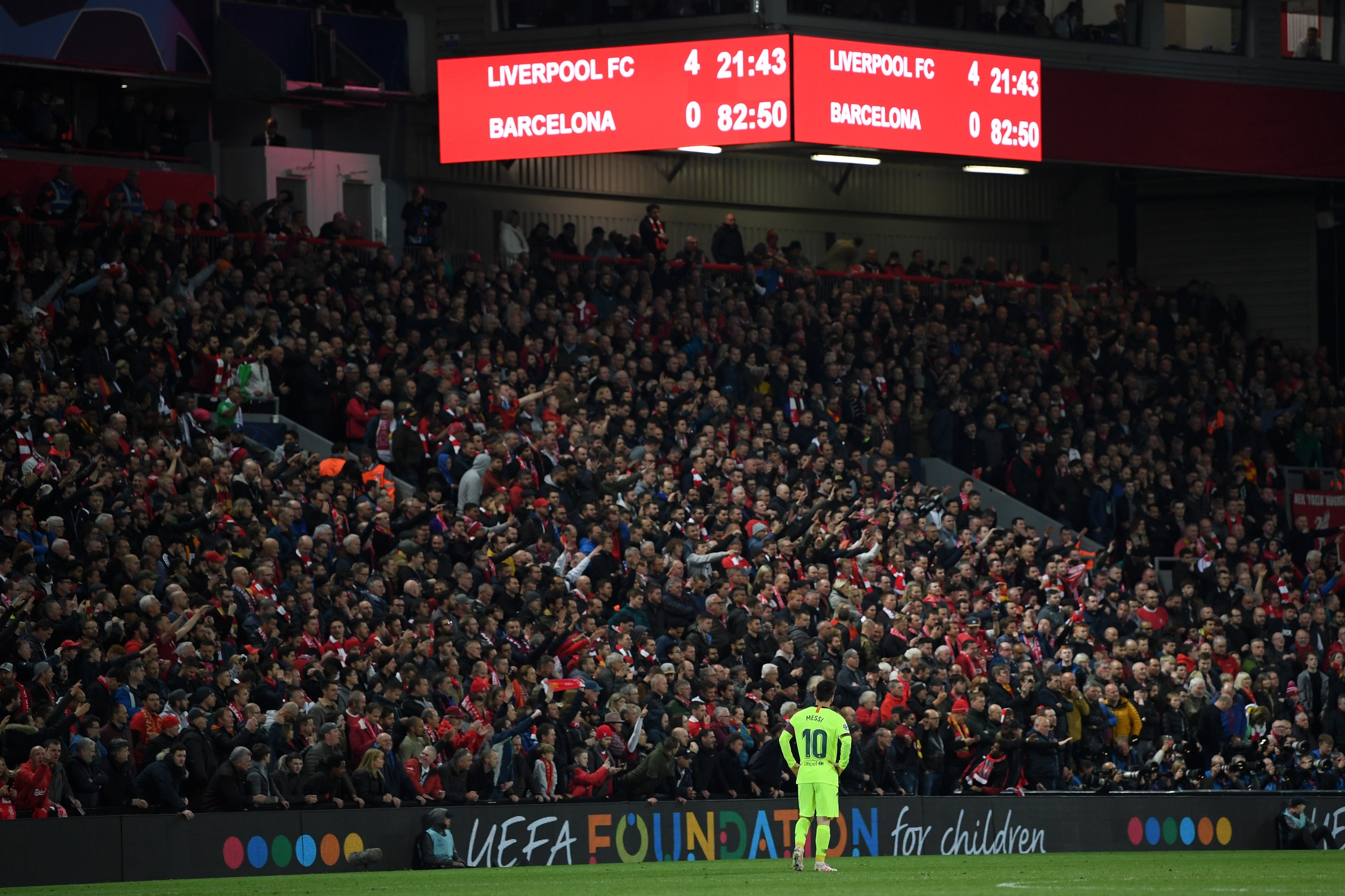 2019'da Liverpool 3-0'ın rövanşında, hem de Salah ve Firmino'dan yoksun vaziyette 4-0 kazanıp onları dışarıya atarken yetersizliklerini de yüzlerine vuruyordu.