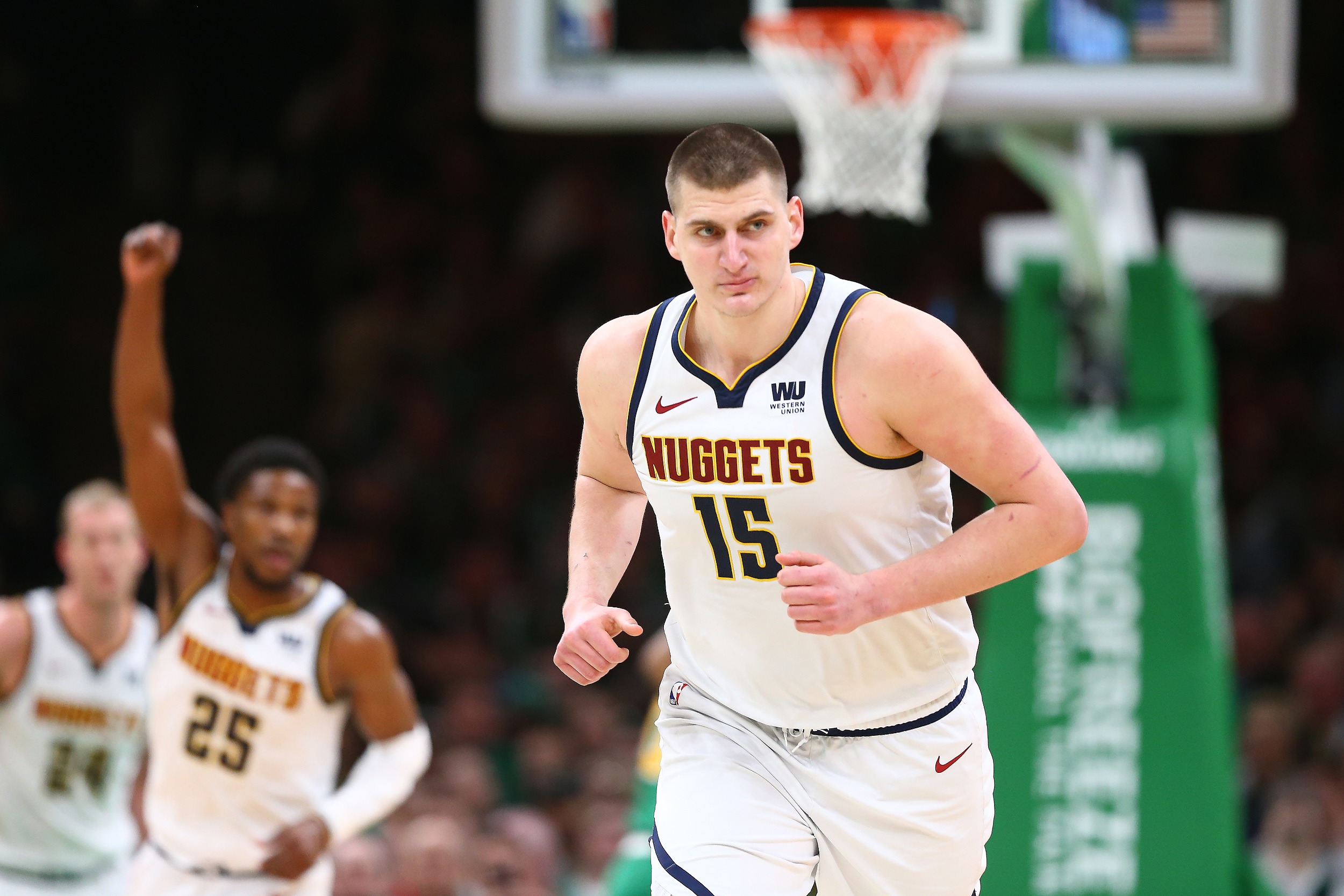 "Bazen en iyisi bir yetenek için eksikliklerinin farkına varıp onları tamamlamaktır. Bu da Jokic'in hem zihinsel gücünü gösteriyor hem de neye hazır olduğunu." -Denis Memic