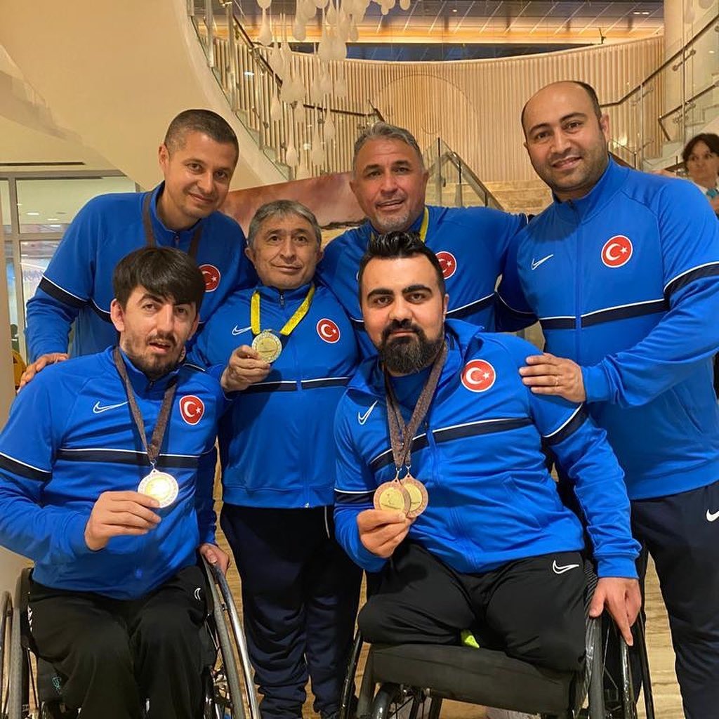 "İlhami Hoca çok sempatik ve inatçı biriydi. Okulda 15-20 kişiyi peşinden sürükledi." -Abdullah Öztürk