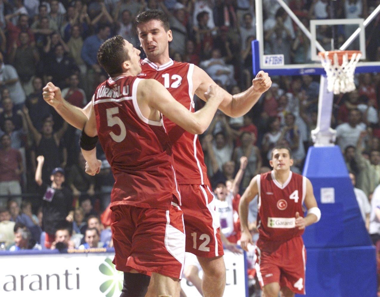 "EuroBasket 2001 dönüm noktasıydı. 12 Dev Adam kavramı dahi orada çıktı sonuçta." -İbrahim Kutluay