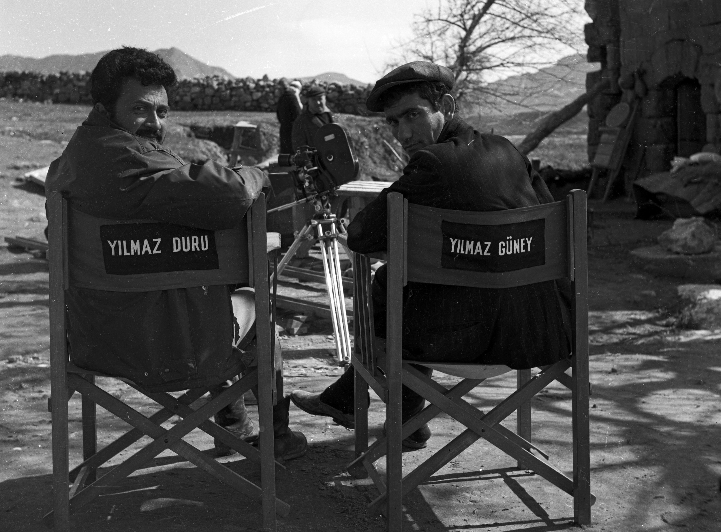 "Bir film setinde tanışmıştık. Hayatı ondan öğrendim. Yılmaz Abi'den bana kalan bir hayattır bu aslında."